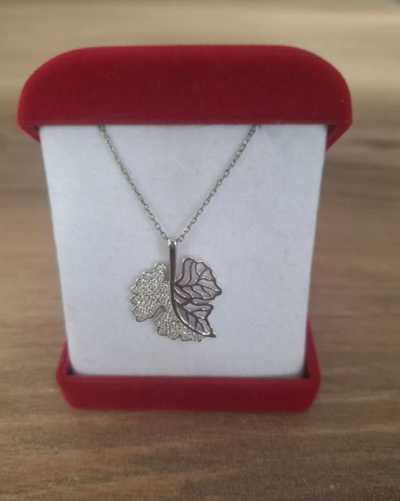 Yaprak Kolye Gümüş Rengi