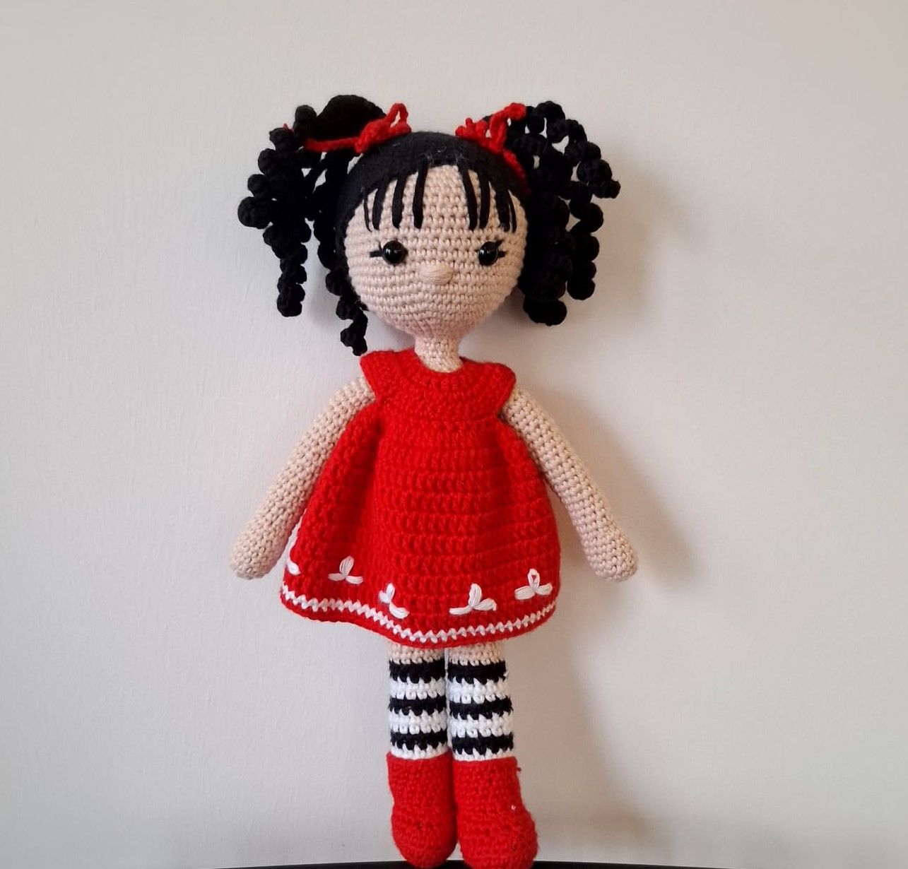Amigurumi Kırmızı Elbiseli Bebek